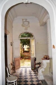 33-Cathedral-street-Sliema-coat-of-arms-niche-199×300