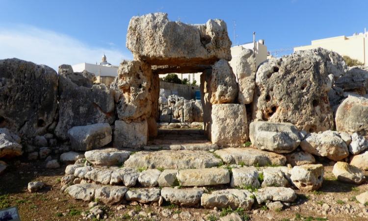 E ntrance_to_the_southern_Ta’_Ħaġrat_Temple